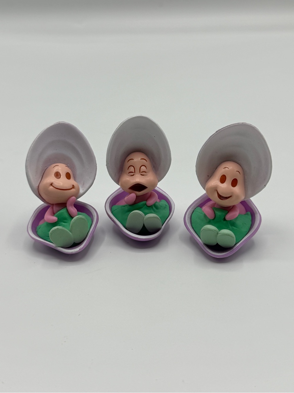 Adorable Alice in Wonderland Set of Three Baby Oysters - Set of 3